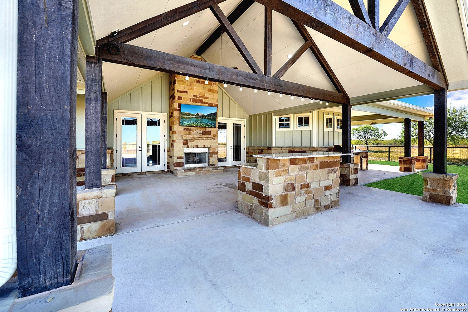 3498 County Road 215 Falls City TX 78113
