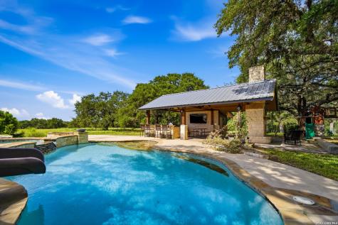 2288 Us Highway 77a Cuero TX 77954