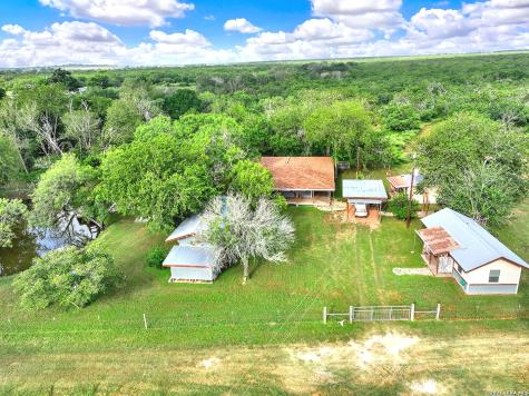 1591 County Road 476 Stockdale TX 78160