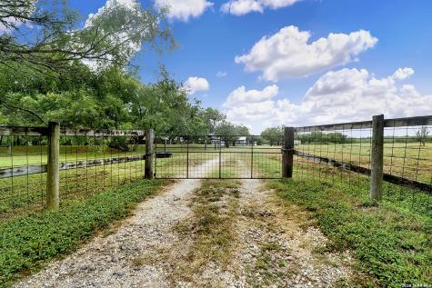 1591 County Road 476 Stockdale TX 78160