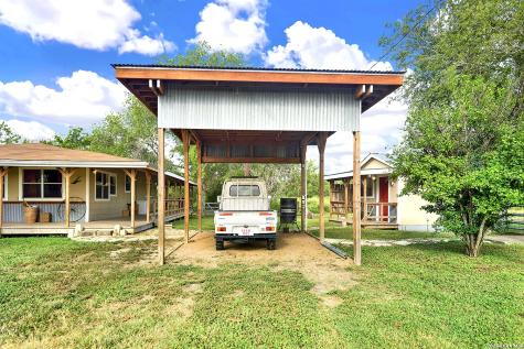 1591 County Road 476 Stockdale TX 78160