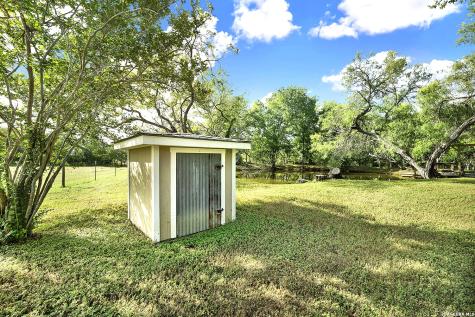 1591 County Road 476 Stockdale TX 78160