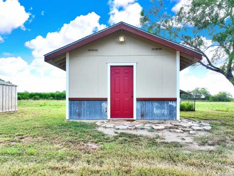 1591 County Road 476 Stockdale TX 78160