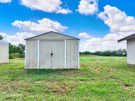 1591 County Road 476 Stockdale TX 78160