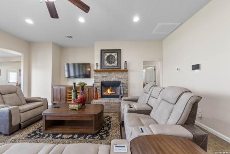 16371 Borregas Road Elmendorf TX 78112