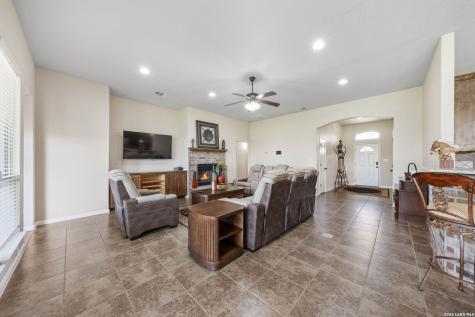 16371 Borregas Road Elmendorf TX 78112