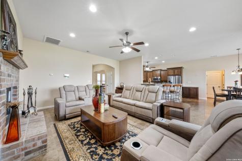 16371 Borregas Road Elmendorf TX 78112