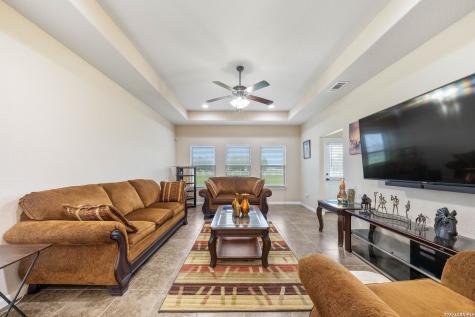 16371 Borregas Road Elmendorf TX 78112