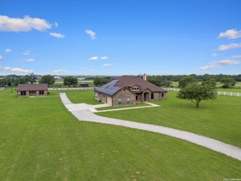 16371 Borregas Road Elmendorf TX 78112