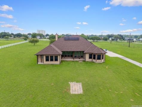 16371 Borregas Road Elmendorf TX 78112