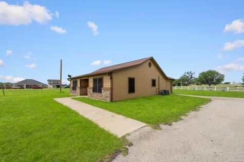 16371 Borregas Road Elmendorf TX 78112