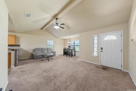 16371 Borregas Road Elmendorf TX 78112