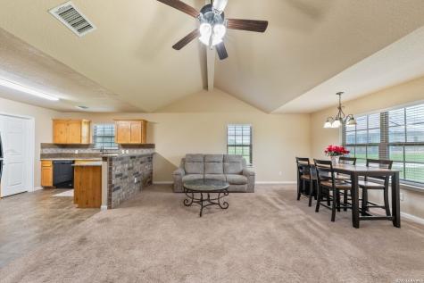 16371 Borregas Road Elmendorf TX 78112