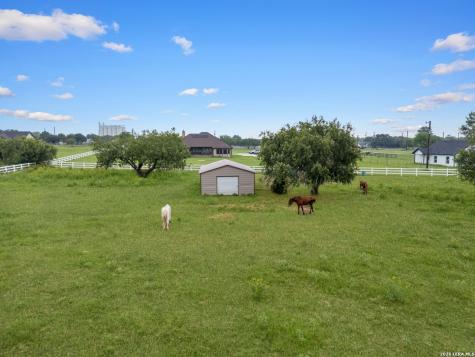 16371 Borregas Road Elmendorf TX 78112
