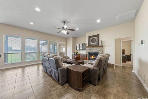 16371 Borregas Road Elmendorf TX 78112