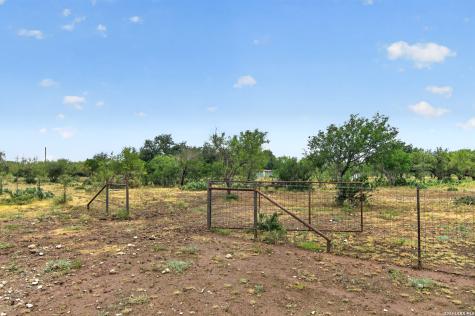 4682 County Road 416 Uvalde TX 78801