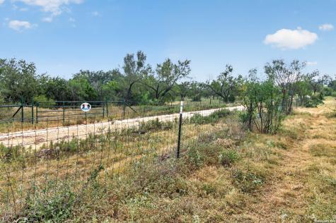 4682 County Road 416 Uvalde TX 78801
