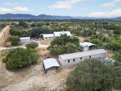4682 County Road 416 Uvalde TX 78801