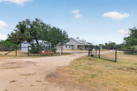 4682 County Road 416 Uvalde TX 78801
