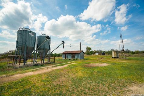 718 Ranch To Market 473 Comfort TX 78013