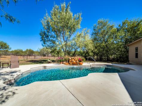 6472 Bluntzer Road Jourdanton TX 78026
