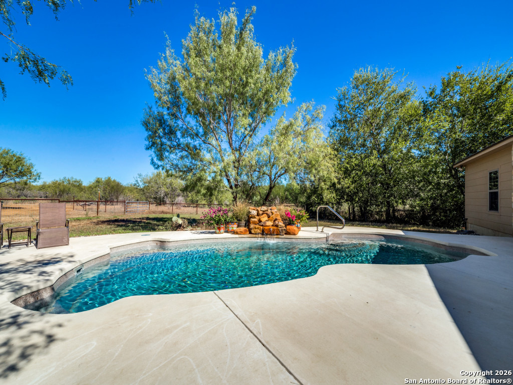 6472 Bluntzer Road Jourdanton TX 78026