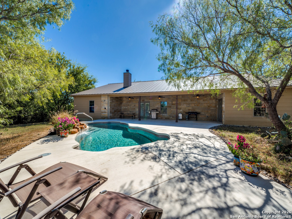 6472 Bluntzer Road Jourdanton TX 78026