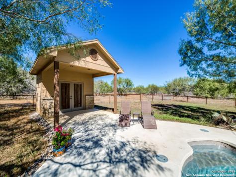 6472 Bluntzer Road Jourdanton TX 78026
