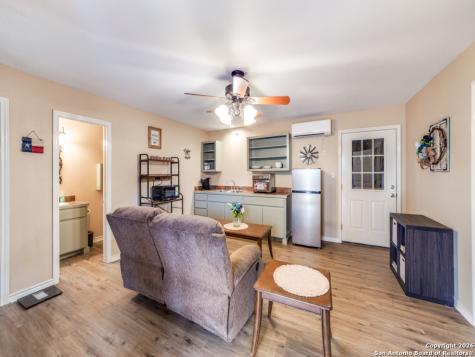 6472 Bluntzer Road Jourdanton TX 78026