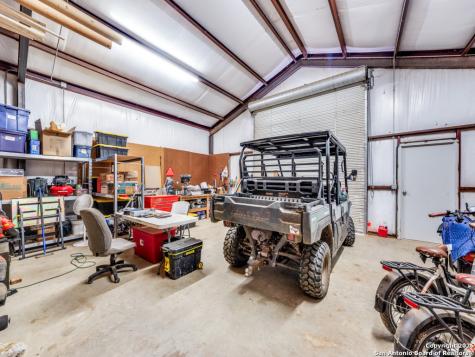 6472 Bluntzer Road Jourdanton TX 78026