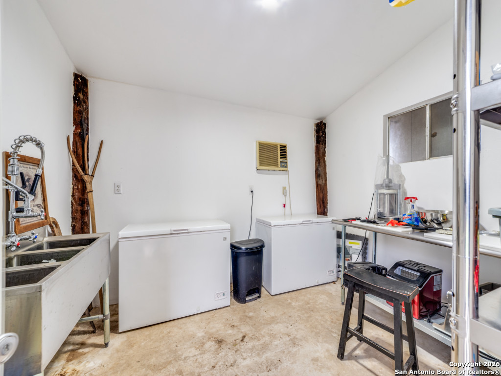 6472 Bluntzer Road Jourdanton TX 78026