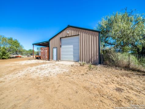 6472 Bluntzer Road Jourdanton TX 78026