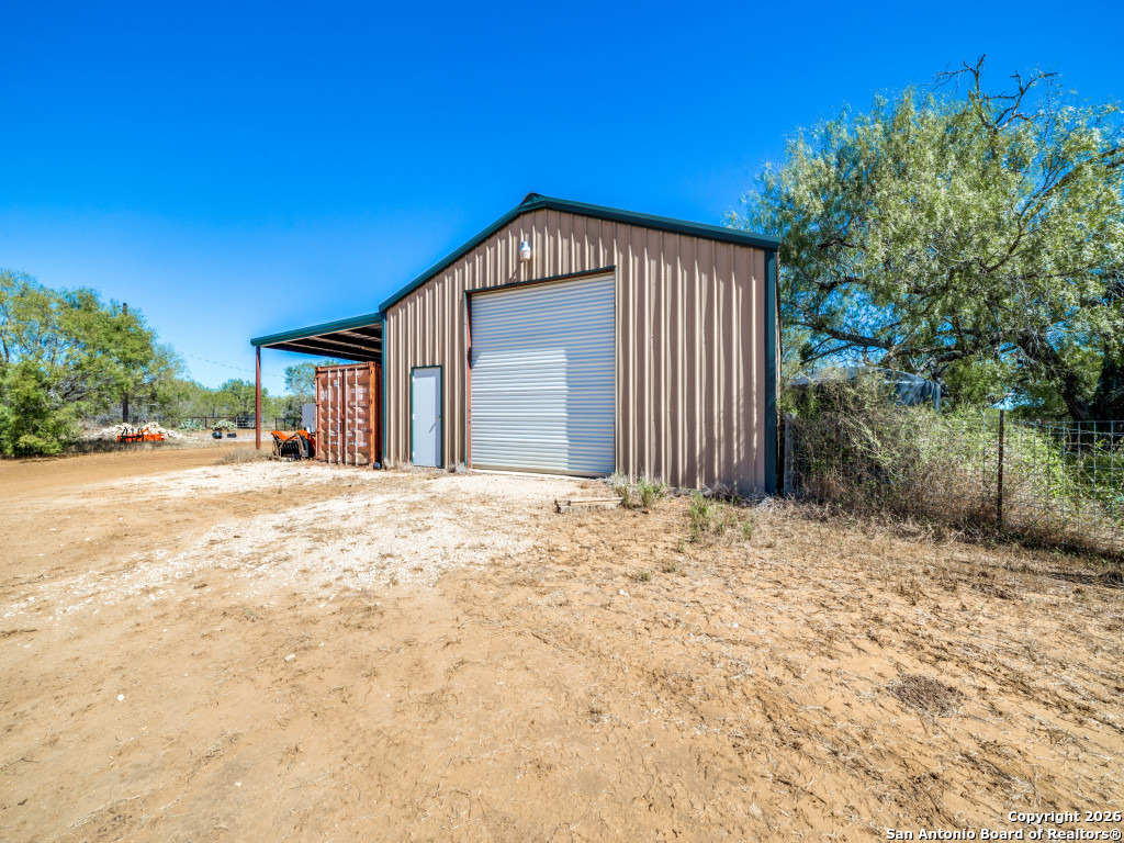 6472 Bluntzer Road Jourdanton TX 78026