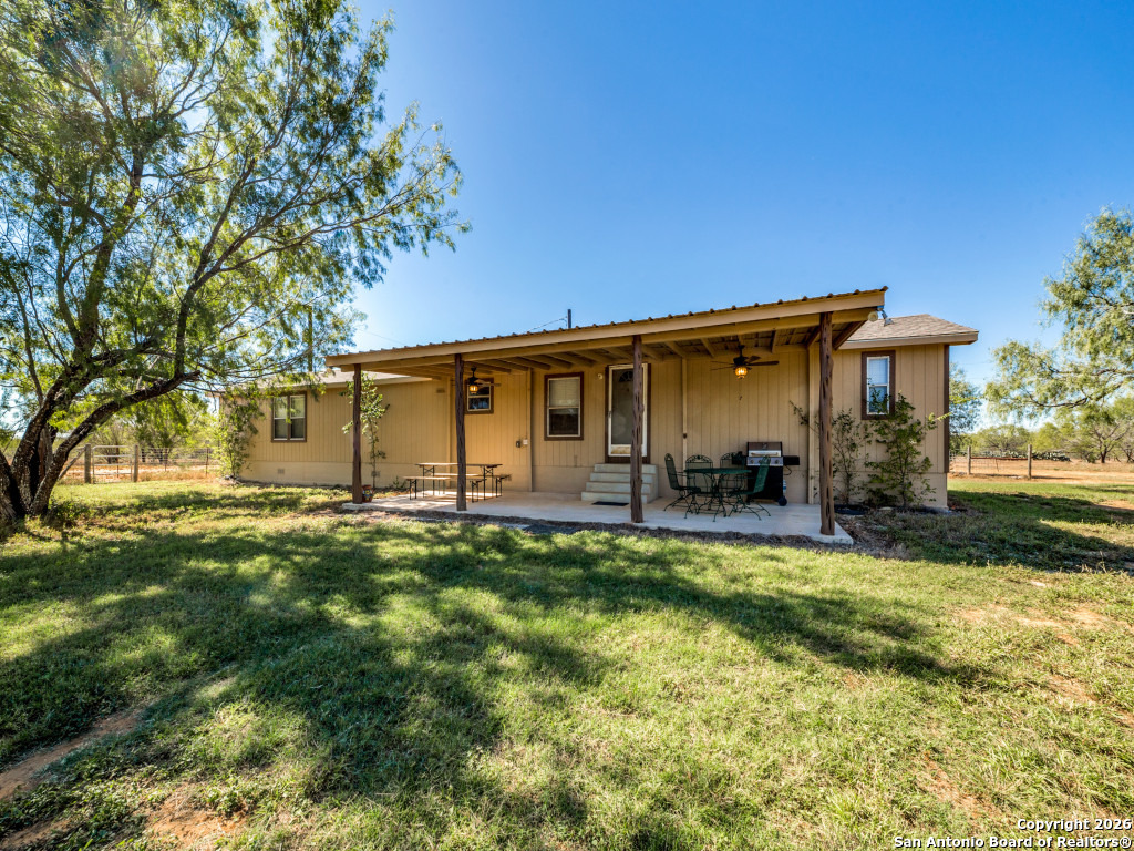 6472 Bluntzer Road Jourdanton TX 78026