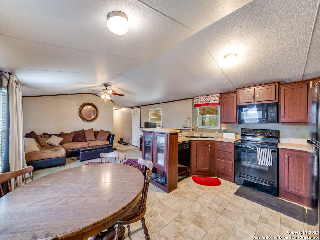 6472 Bluntzer Road Jourdanton TX 78026