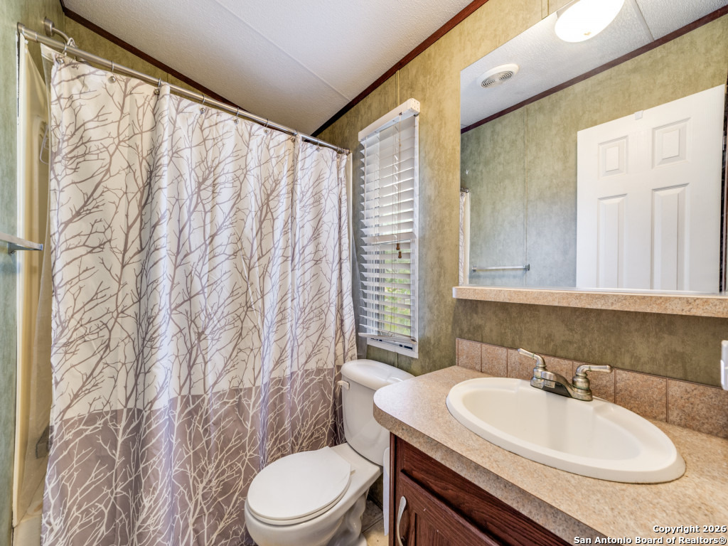 6472 Bluntzer Road Jourdanton TX 78026