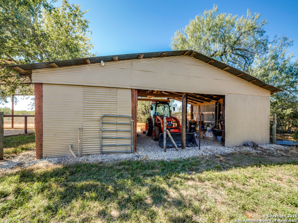 6472 Bluntzer Road Jourdanton TX 78026