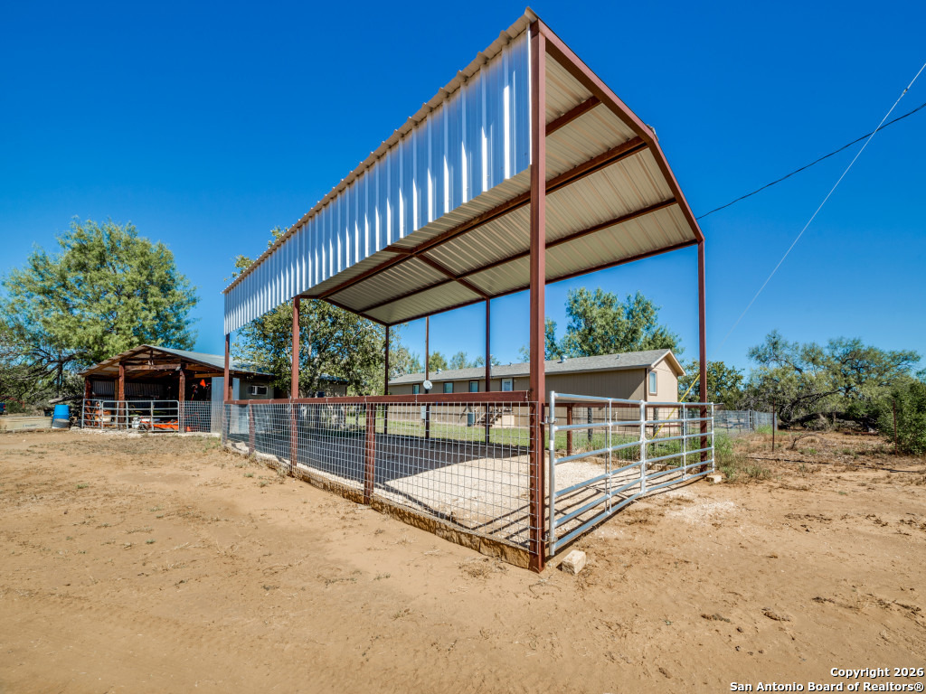 6472 Bluntzer Road Jourdanton TX 78026