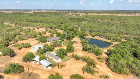 6472 Bluntzer Road Jourdanton TX 78026