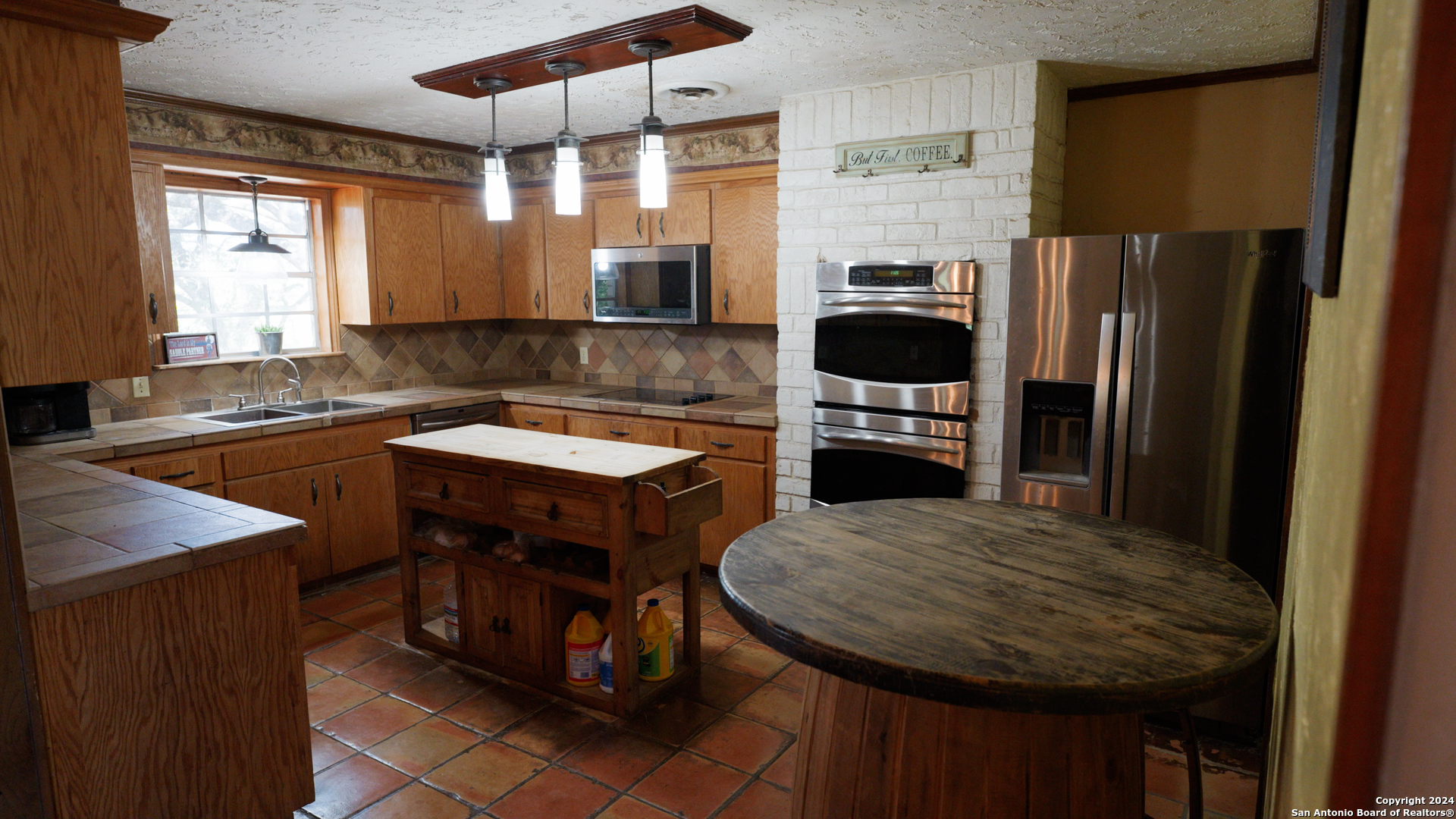 2595 Lower Mission Valley Victoria TX 77905