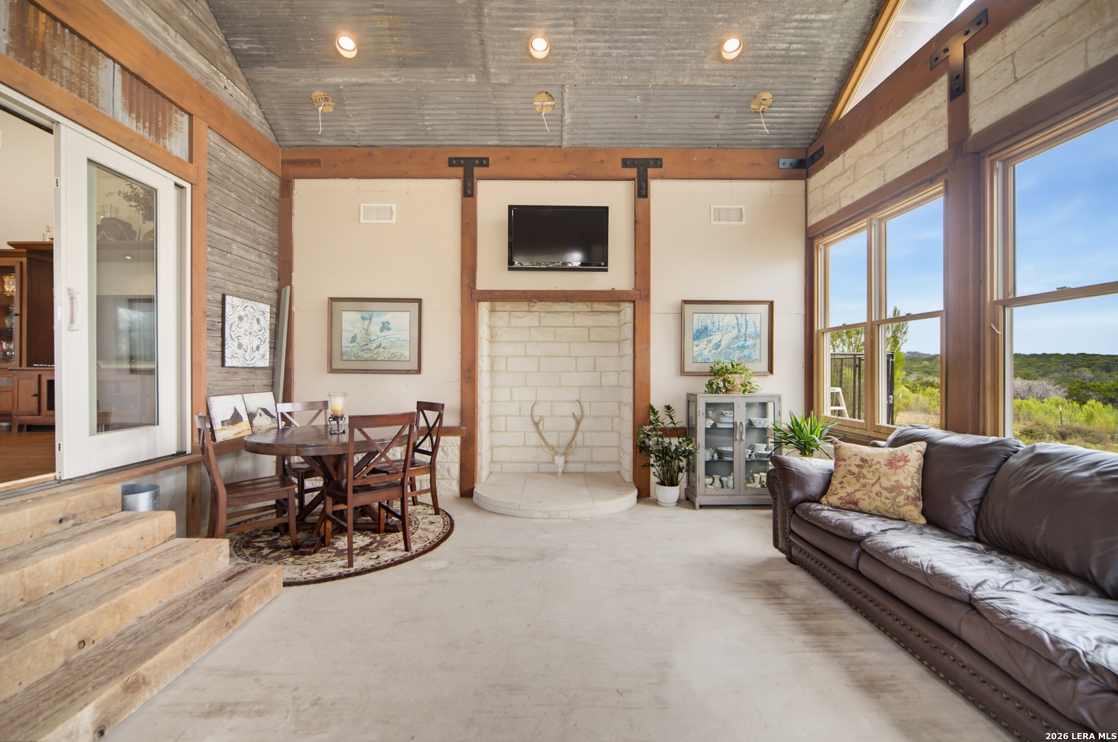 493 Lazy Valley Comfort TX 78013