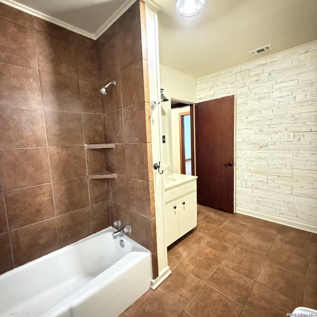 811 County Road 213 Mccoy TX 78113