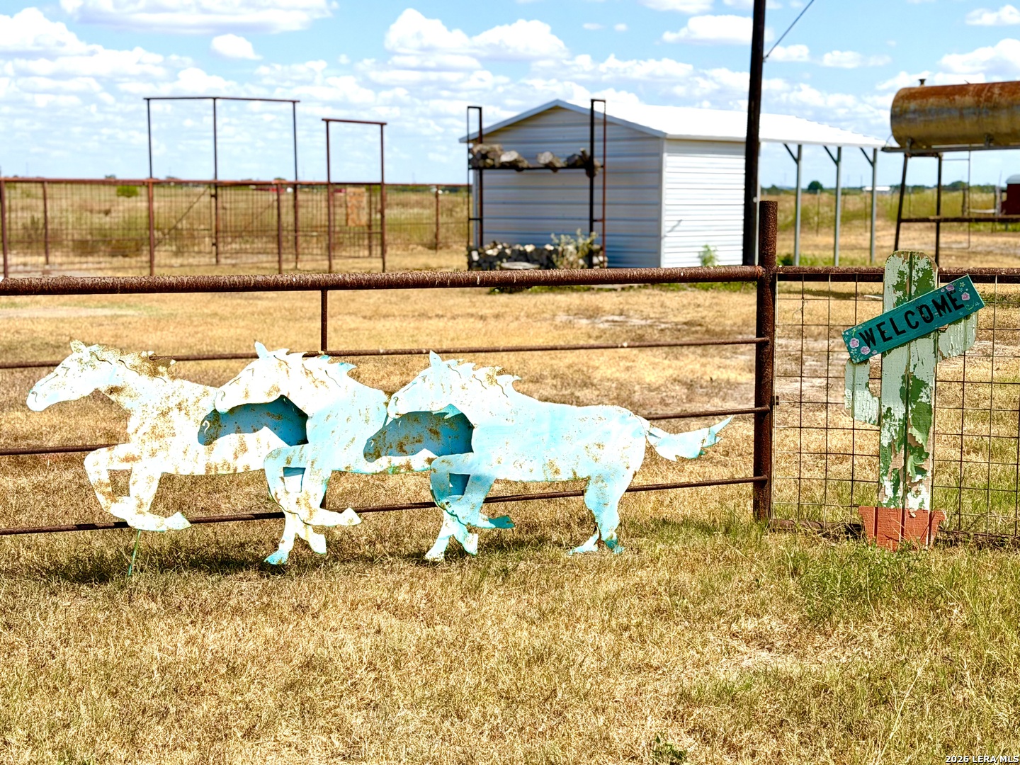 811 County Road 213 Mccoy TX 78113