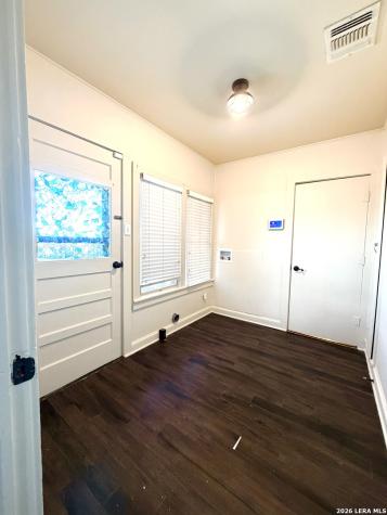 811 County Road 213 Mccoy TX 78113