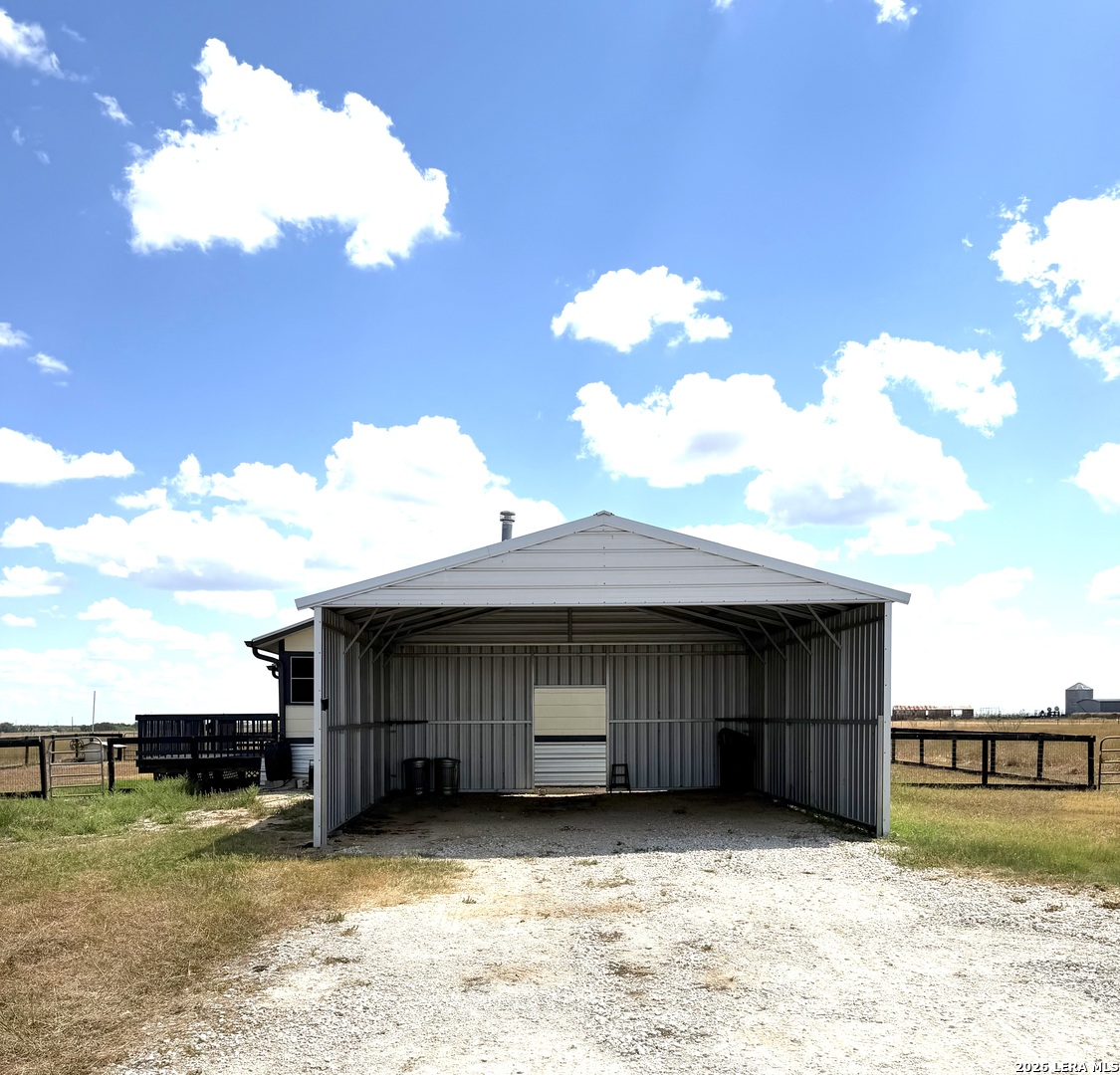 811 County Road 213 Mccoy TX 78113