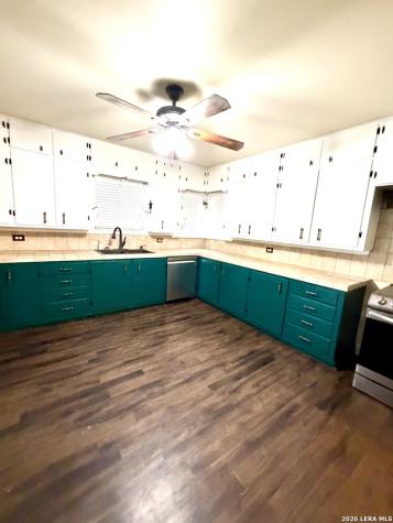 811 County Road 213 Mccoy TX 78113