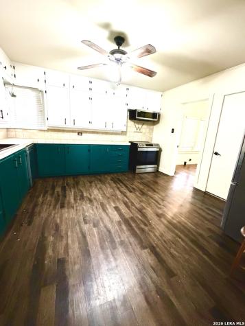 811 County Road 213 Mccoy TX 78113