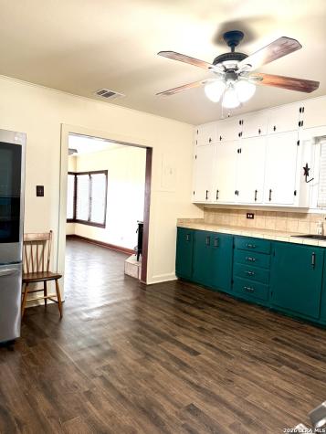 811 County Road 213 Mccoy TX 78113