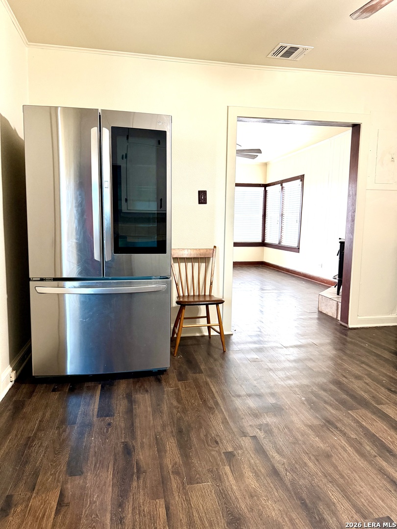 811 County Road 213 Mccoy TX 78113