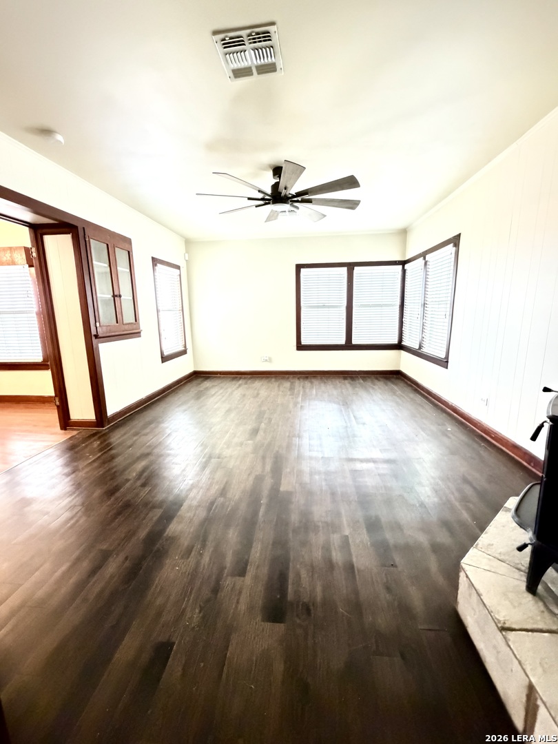 811 County Road 213 Mccoy TX 78113